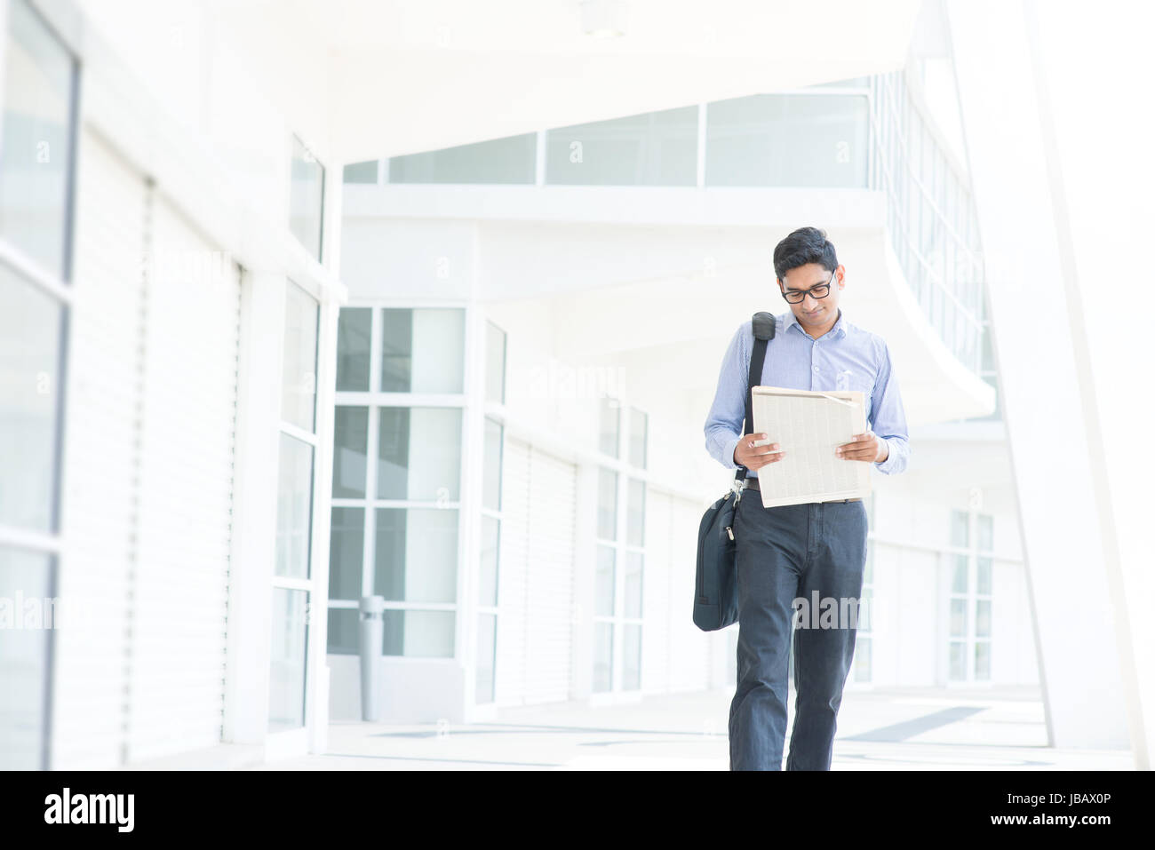 собирается в спешке. мужчина идет на работу. Going to work in the morning. Man left room. картина человек в библиотеке читает газету.