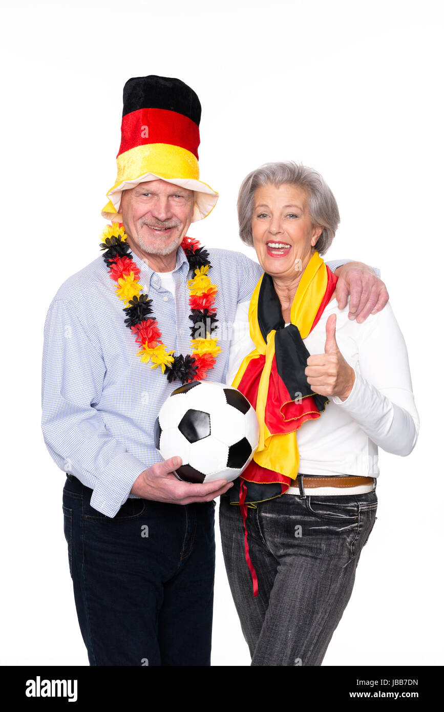 Senioren als Fußballfans vor weißem Hintergrund Stock Photo
