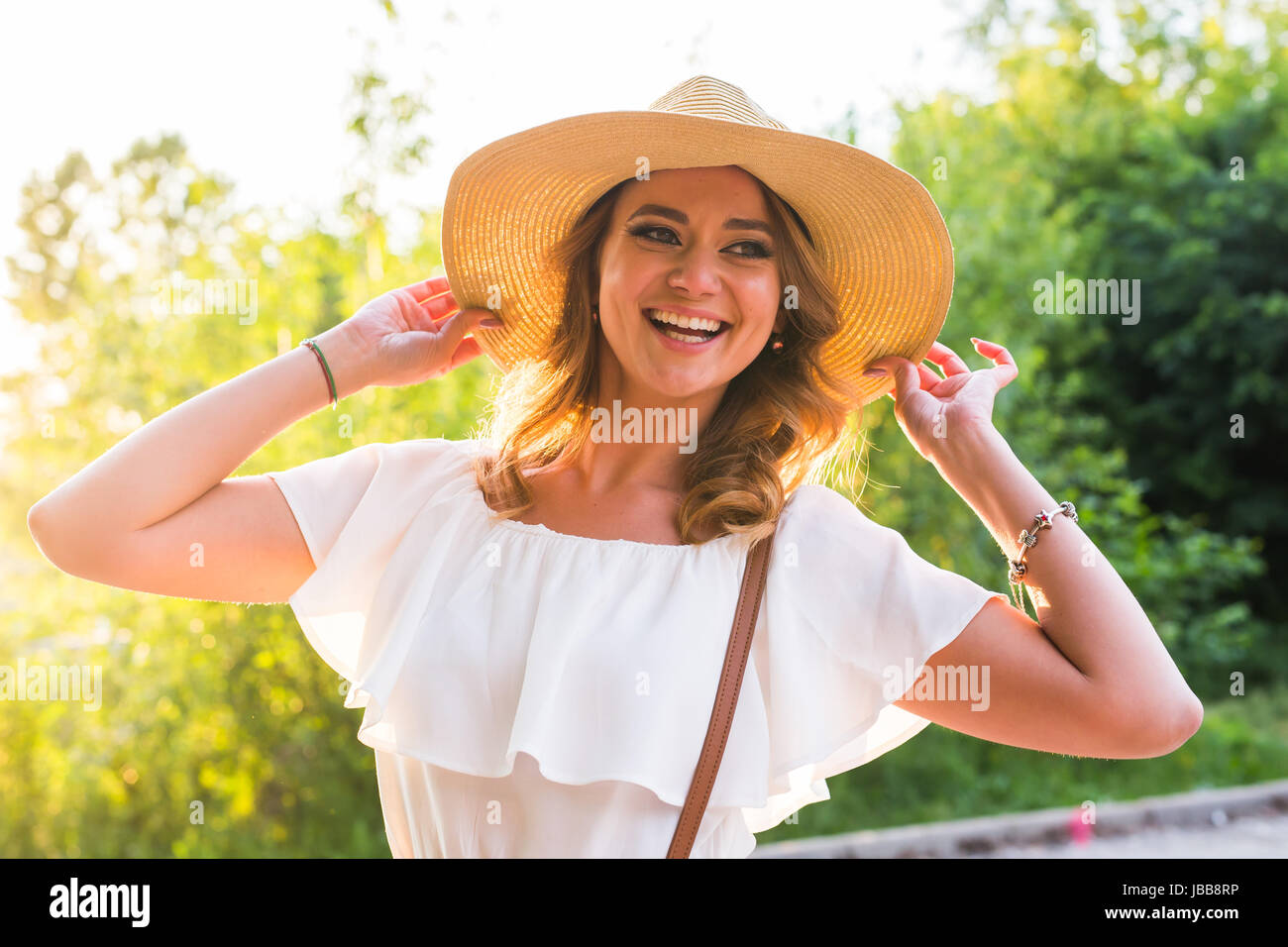 Smiling summer woman with hat Stock Photo - Alamy