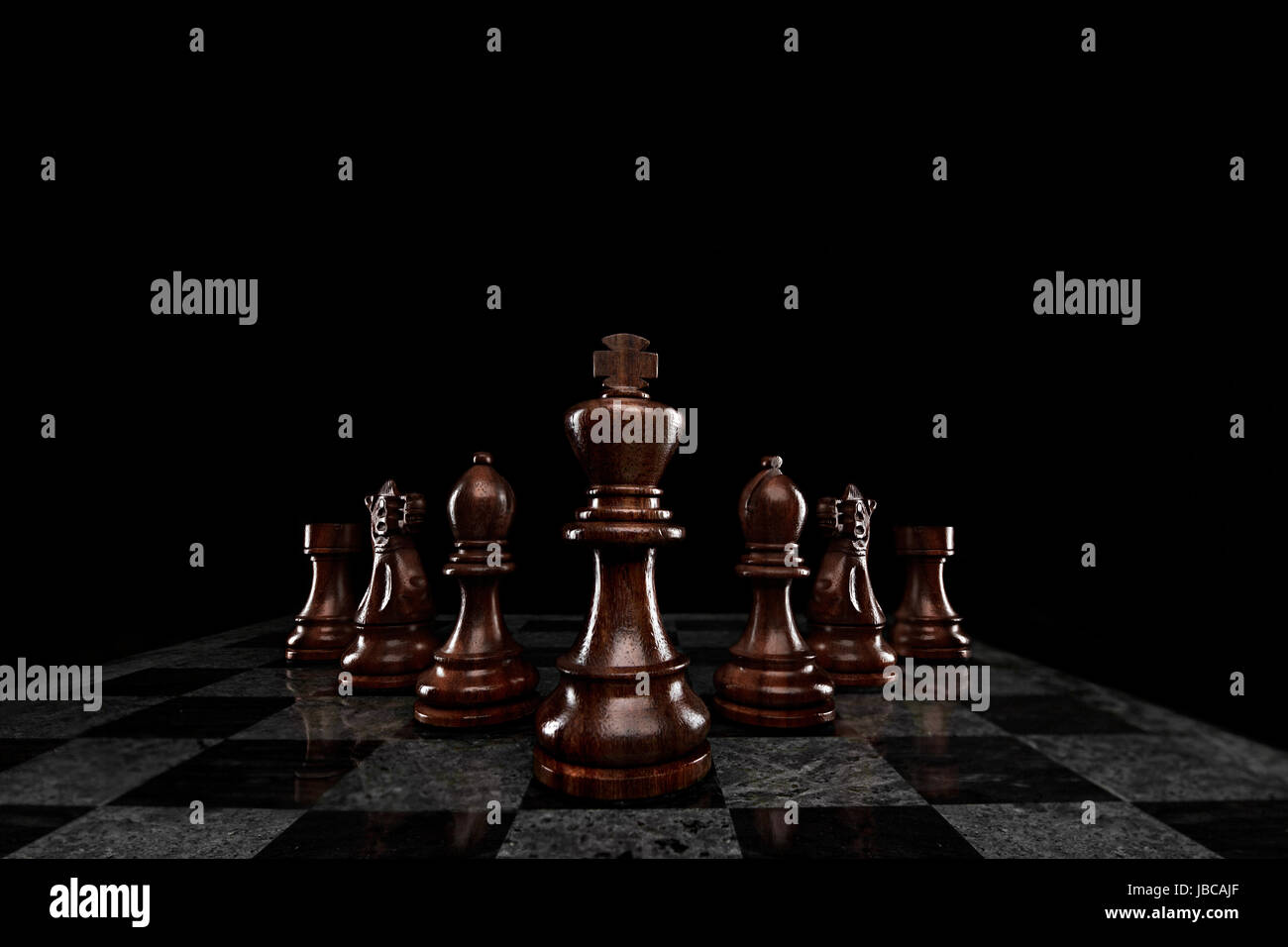 King and soldier chess pieces on transparent background. leadership concept  18871717 PNG