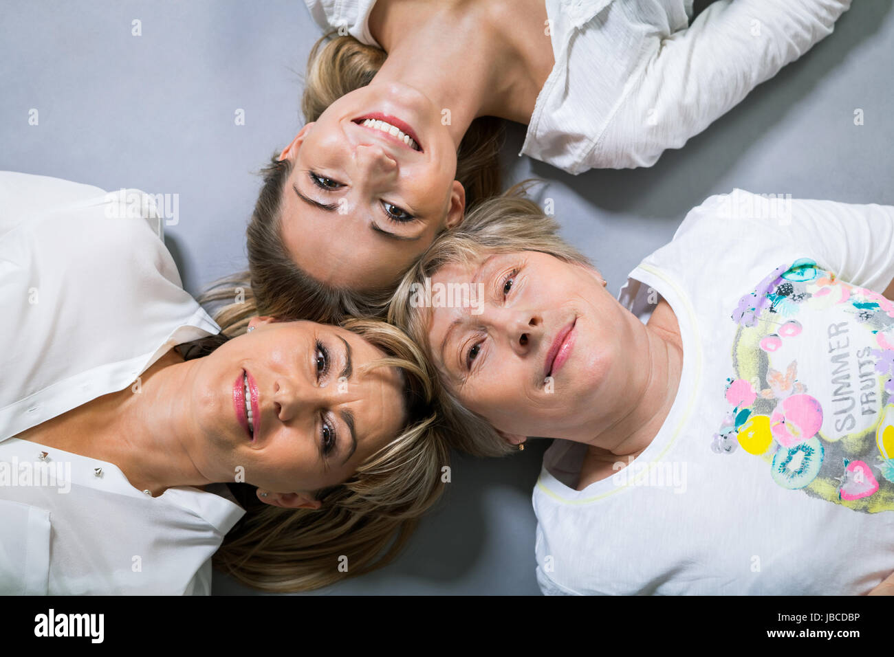 Mutter tochter enkelin hi-res stock photography and images - Alamy