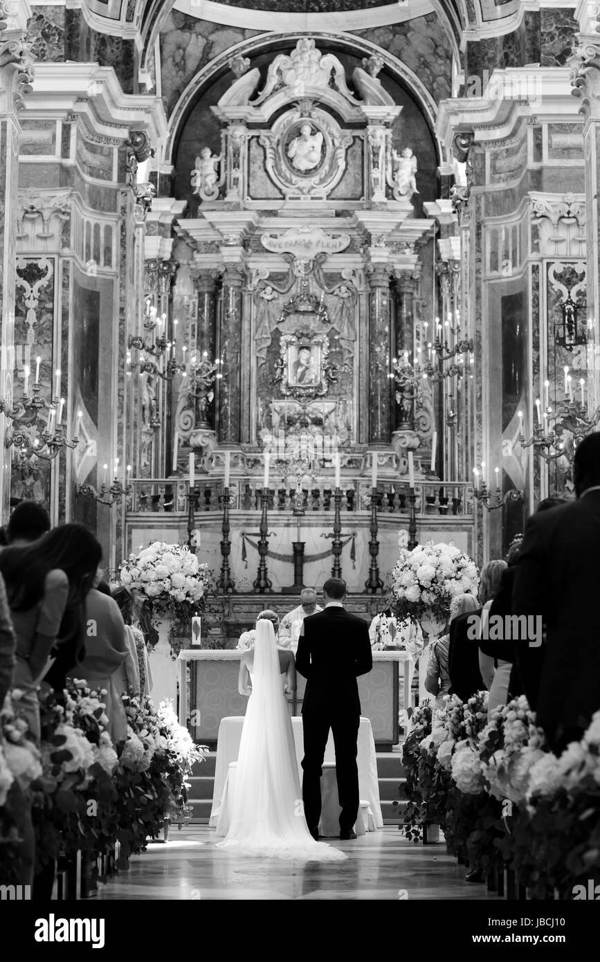 Monopoli, Italy. 10th June, 2017. HANDOUT - A handout picture made available on 10 June 2017 shows German soccer national player and German Bundesliga goalkeeper of the FC Bayern Munich, Manuel Neuer, and his wife Nina Neuer (née Weiss) during the church wedding in Monopoli, Italy, 10 June 2017. (ATTENTION EDITORS: FOR EDITORIAL USE ONLY IN CONNECTION WITH CURRENT REPORTING/ MANDATORY CREDIT) · NO WIRE SERVICE · Photo: Pia Clodi/peachesandmint.com/dpa/Alamy Live News Stock Photo