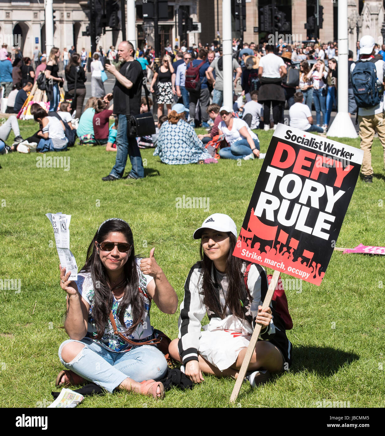 London, UK, 10th June 2017 protesters at the May has to go party and protest, Parliament Square, Westminster. Credit: Ian Davidson/Alamy Live News Stock Photo