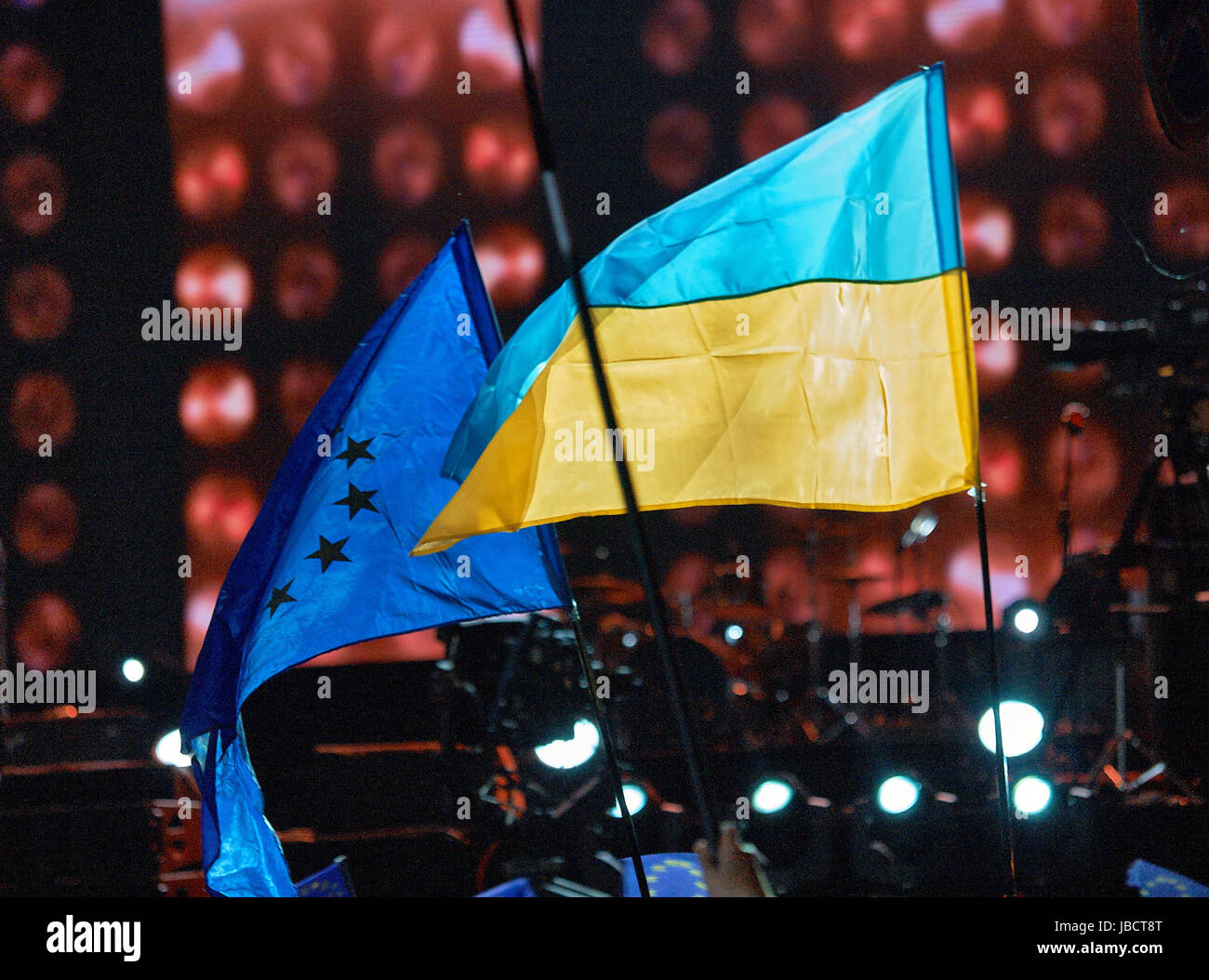 Kiev, Ukraine. 10th June, 2017. EU and Ukrainian flags at European Square in Kyiv during concert devoted to canceling EU short-stay visa requirements for Ukrainian citizens Credit: Dmytro Aliokhin/Alamy Live News Stock Photo