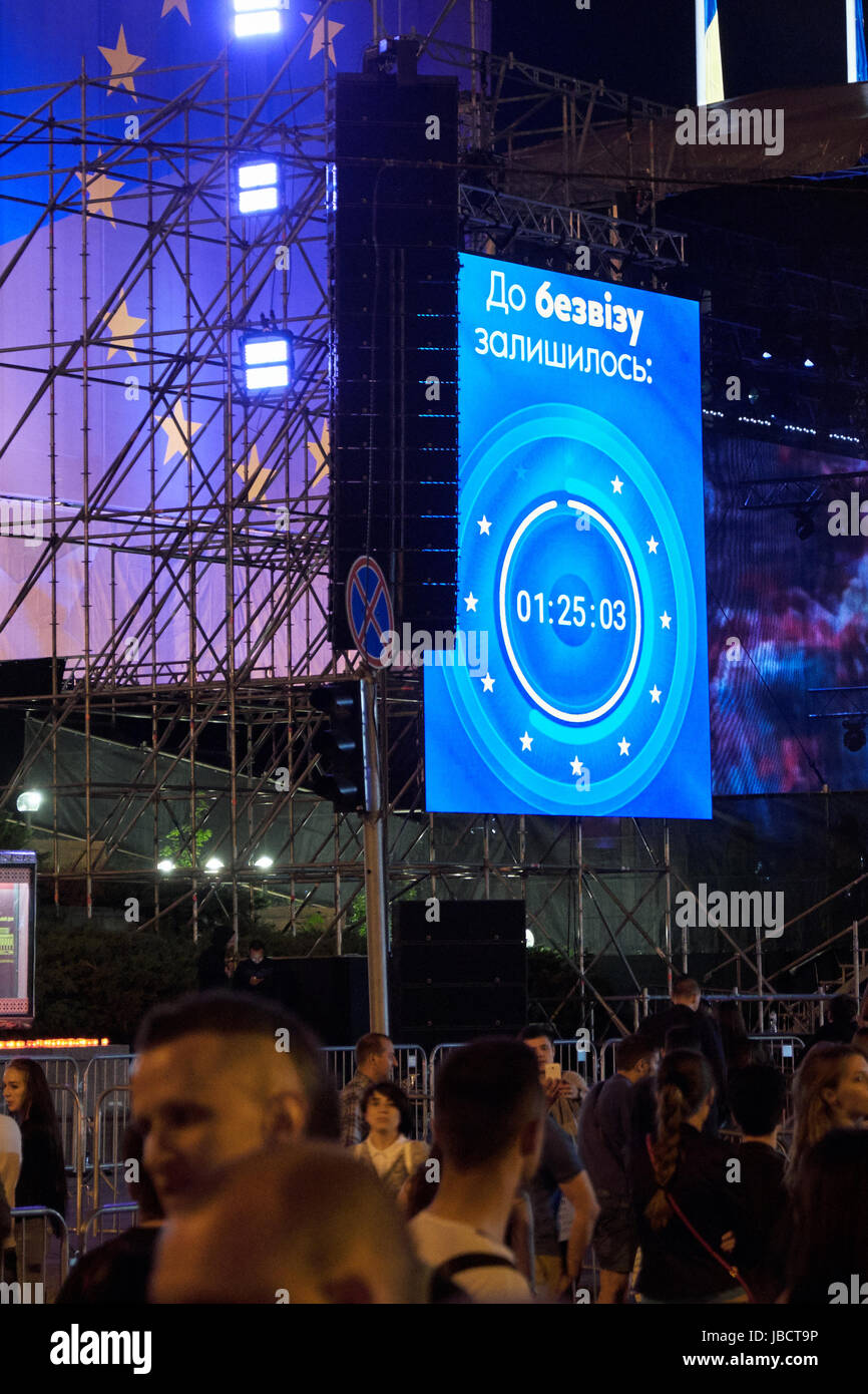 Kiev, Ukraine. 10th June, 2017. Countdown screen at European Square in Kyiv during concert devoted to canceling EU short-stay visa requirements for Ukrainian citizens Credit: Dmytro Aliokhin/Alamy Live News Stock Photo