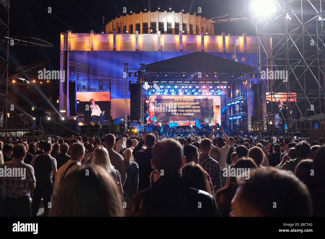 Kiev, Ukraine. 10th June, 2017. People looking at the stage at European Square in Kyiv during concert devoted to canceling EU short-stay visa requirements for Ukrainian citizens Credit: Dmytro Aliokhin/Alamy Live News Stock Photo