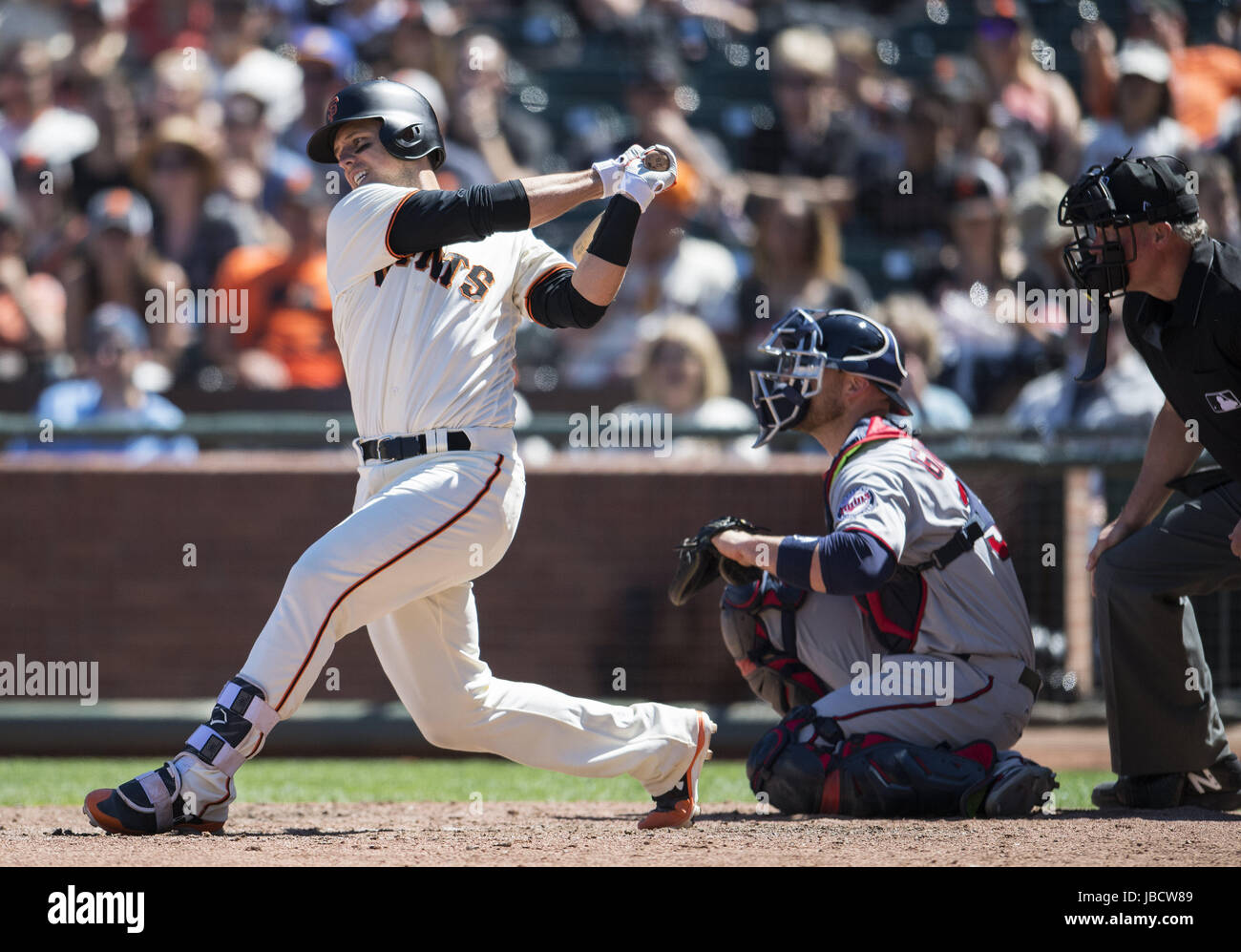 San Francisco, California, USA. 10th June, 2017. Lead off the eighth inning, San Francisco Giants catcher Buster Posey (28), hits a foul ball during a MLB baseball game between the Minnesota Twins and the San Francisco Giants on Autism Awareness Day at AT&T Park in San Francisco, California. Valerie Shoaps/CSM/Alamy Live News Stock Photo
