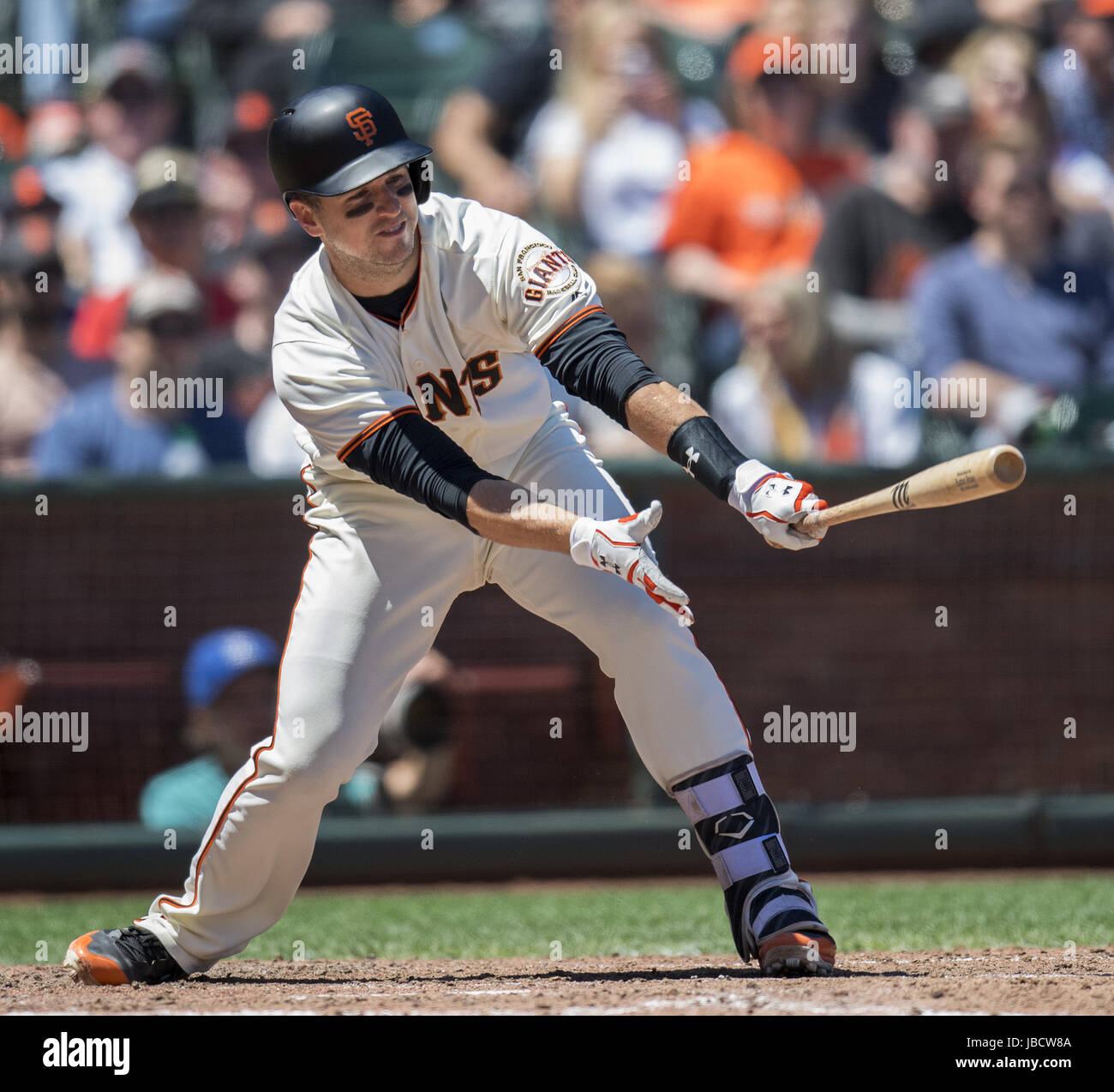San Francisco, California, USA. 10th June, 2017. San Francisco Giants catcher Buster Posey (28) making a sacrifice grounder to let third baseman Eduardo Nunez (10) score their second run, during a MLB baseball game between the Minnesota Twins and the San Francisco Giants on Autism Awareness Day at AT&T Park in San Francisco, California. Valerie Shoaps/CSM/Alamy Live News Stock Photo