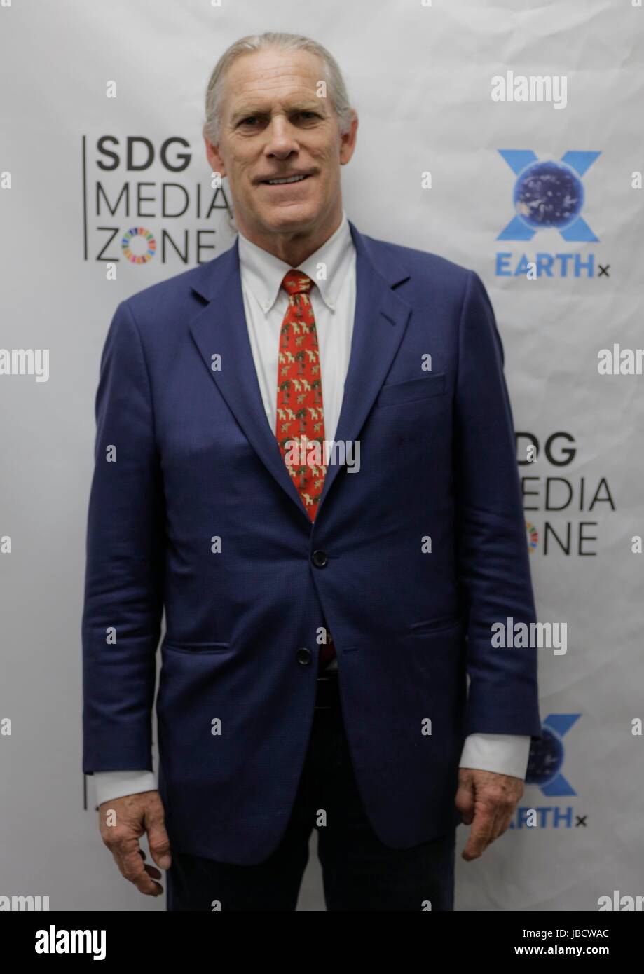 Trammell s crow hires stock photography and images Alamy