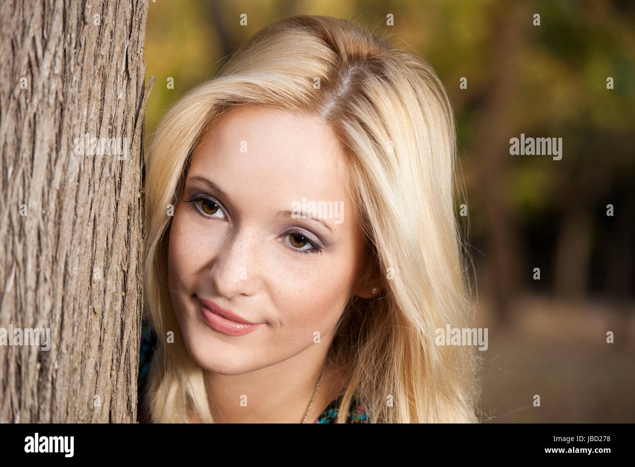 Outdoor portrait of a beautiful young girl Stock Photo - Alamy