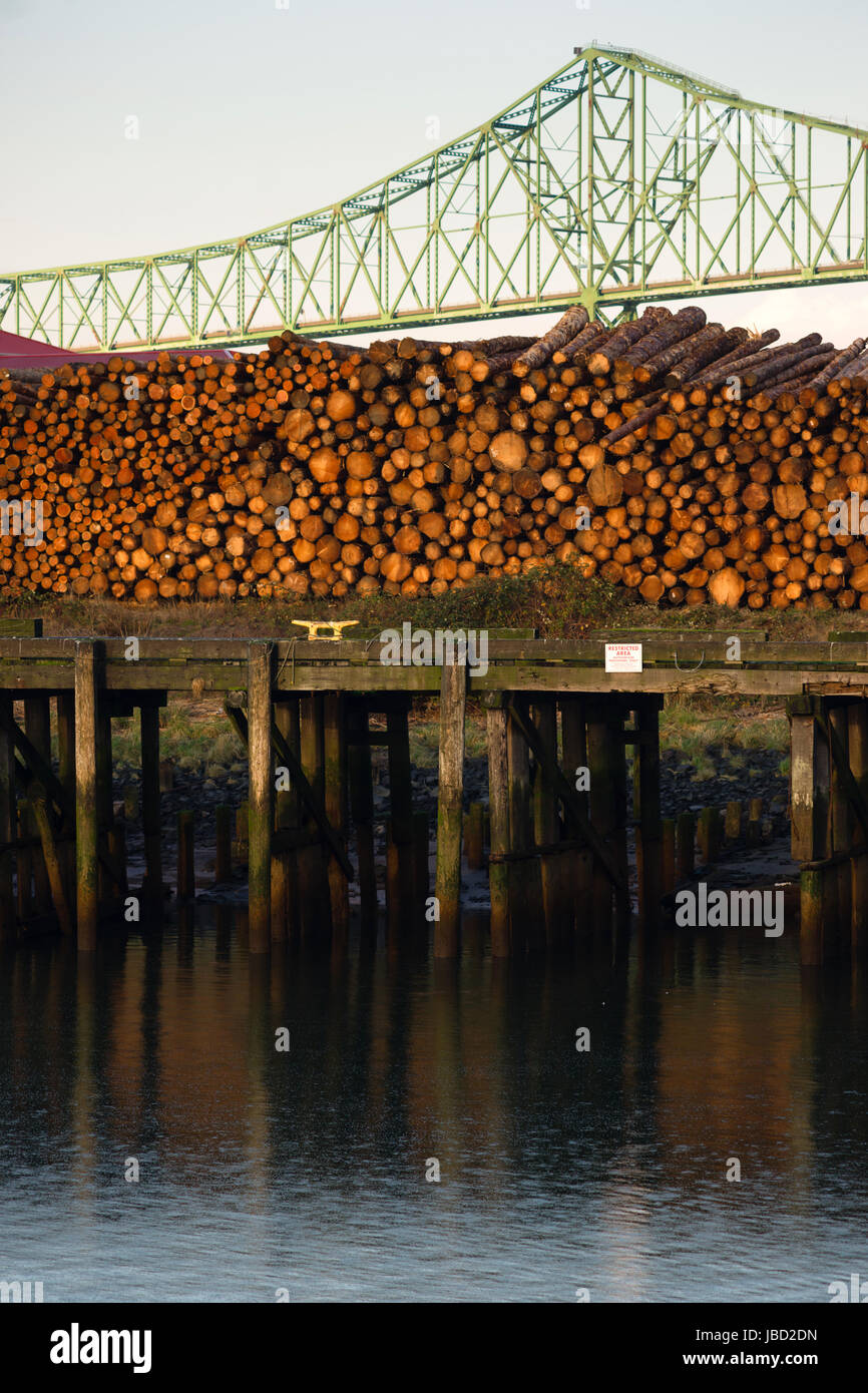 Timber pile bridge hi-res stock photography and images - Alamy