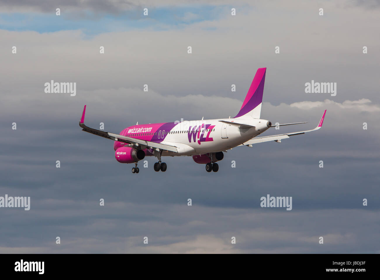 Logo wizzair hi-res stock photography and images - Alamy