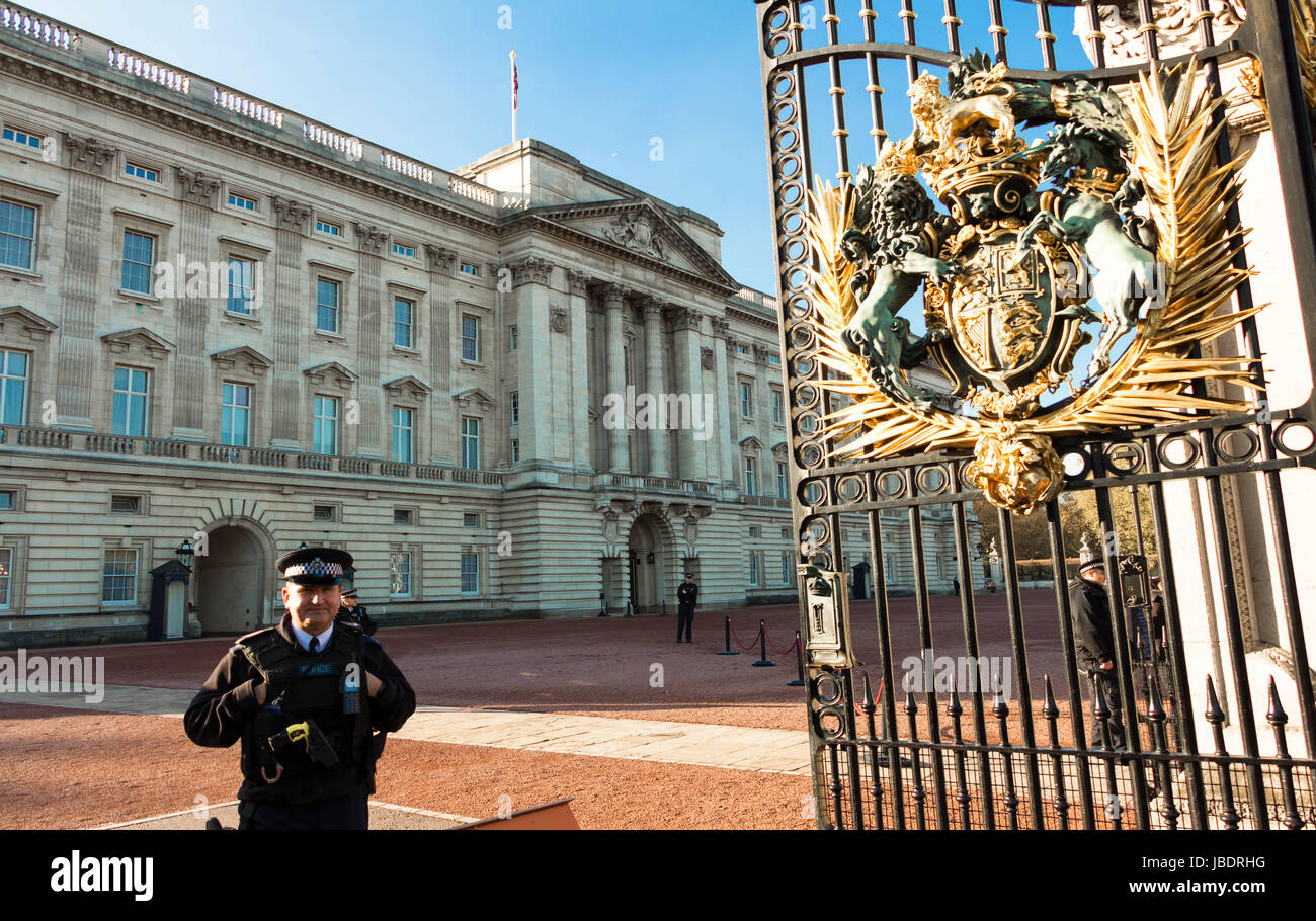 The Buckingham Palace and police officer on duty, England UK. Stock Photo