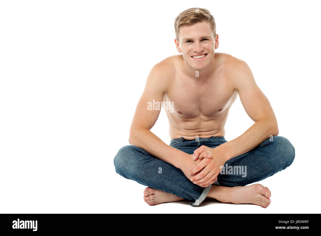 живот сидящего человека. уддияна бандха. зарядка на стуле для живота. живот сидящего человека. живот сидящего человека.