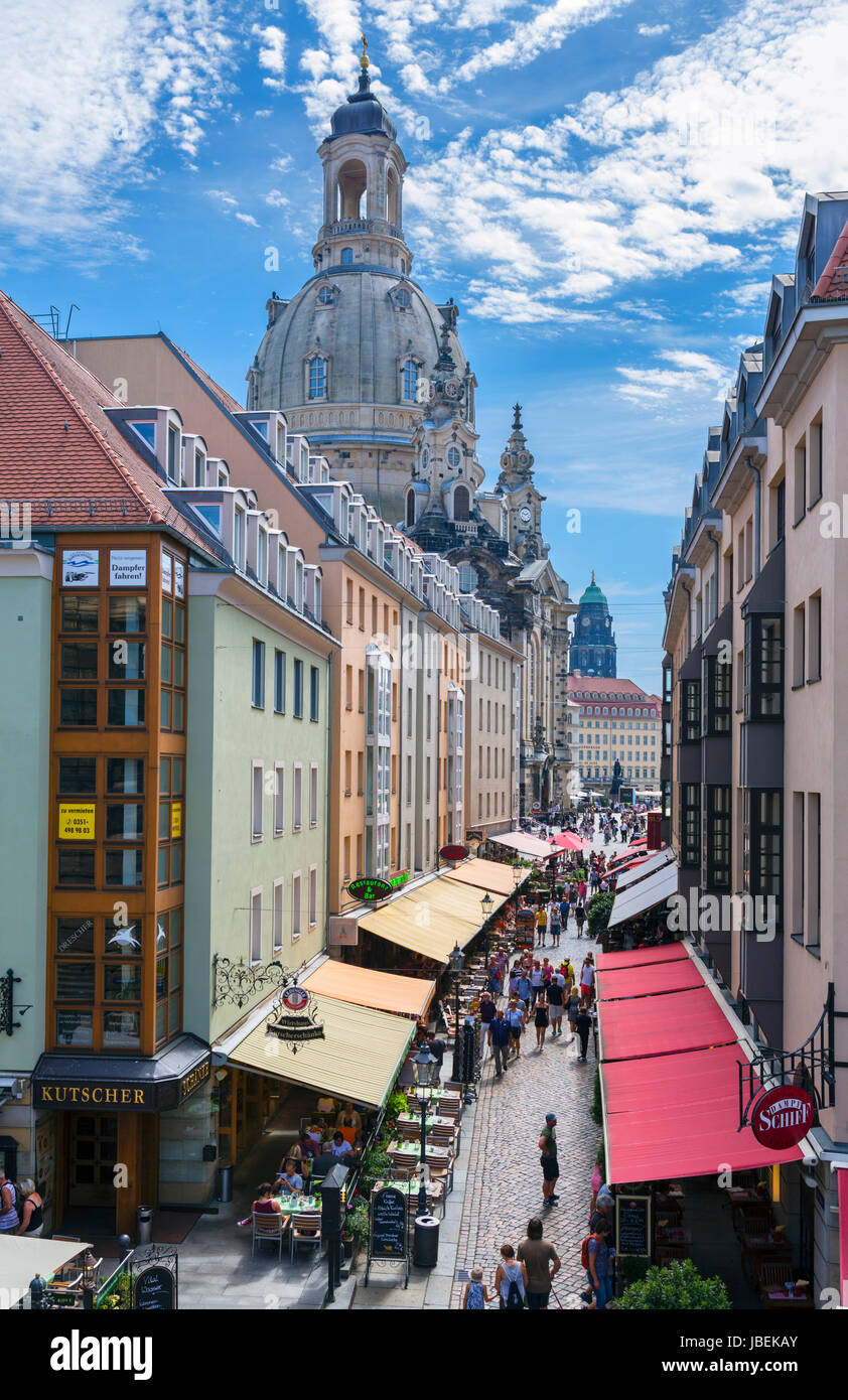 Dresden. Cafes, bars and restaurants on Münzgasse looking towards the Frauenkirche, Dresden, Saxony, Germany Stock Photo