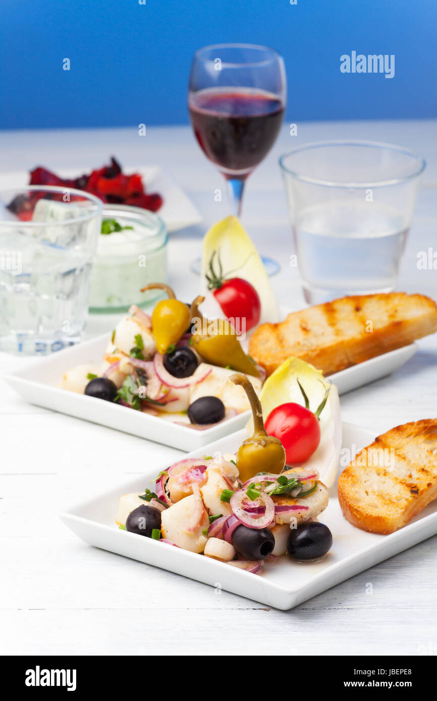 Griechischer oktopussalat hi-res stock photography and images - Alamy