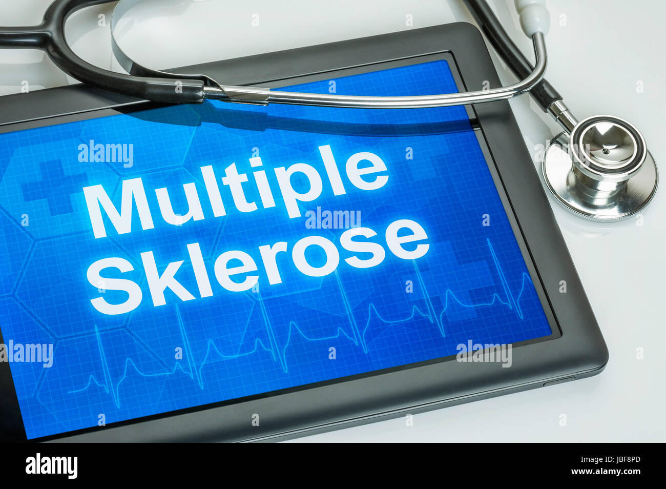 Tablet mit der Diagnose Multiple Sklerose auf dem Display Stock Photo
