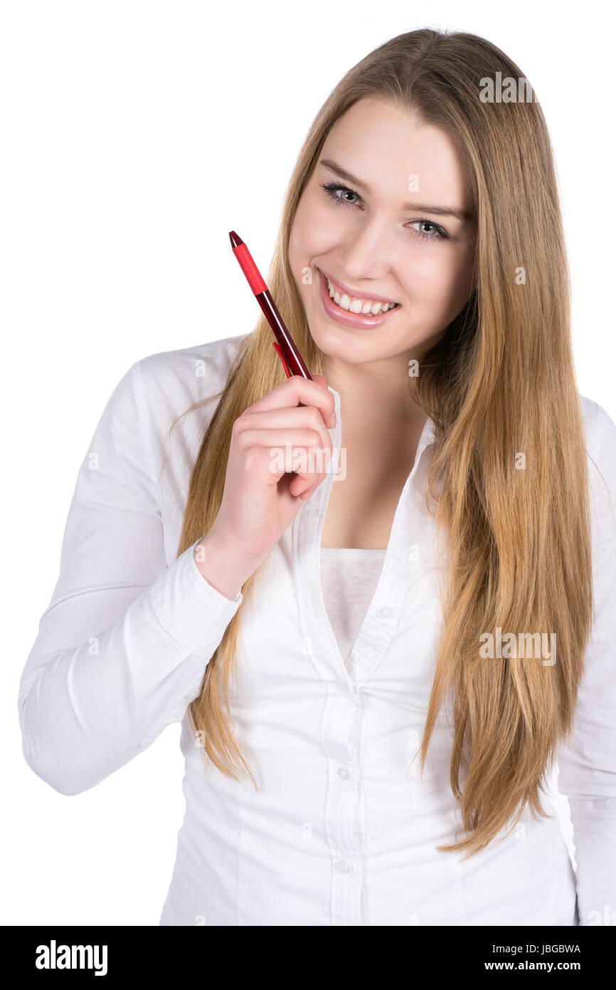Freigestelltes Foto einer jungen lächelden Frau, die einen roten Kugelschreiber hält Stock Photo