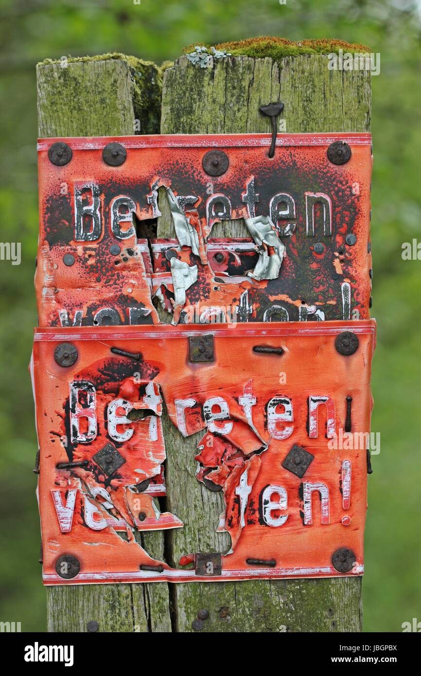 Rusty Triple These two old wrecks hi-res stock photography and images - Alamy