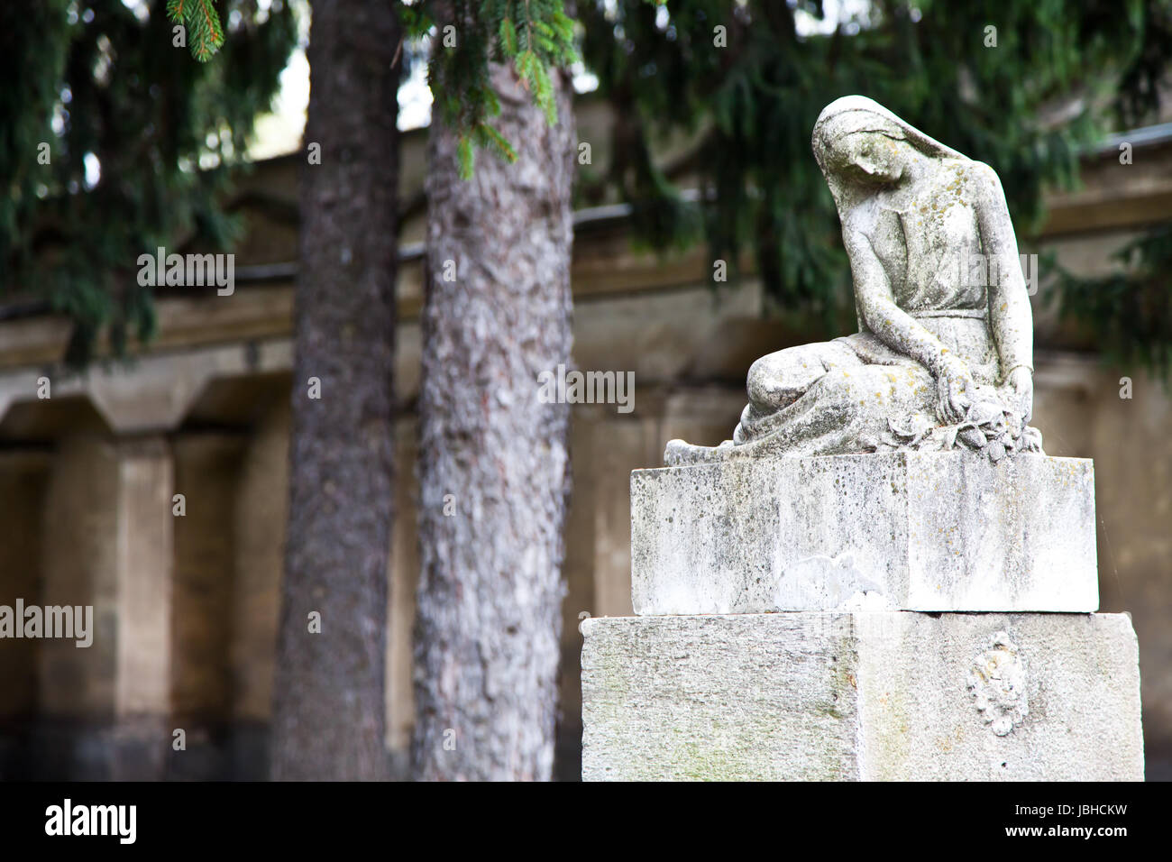 Cherub statue hi-res stock photography and images - Page 52 - Alamy, image size:1300x956