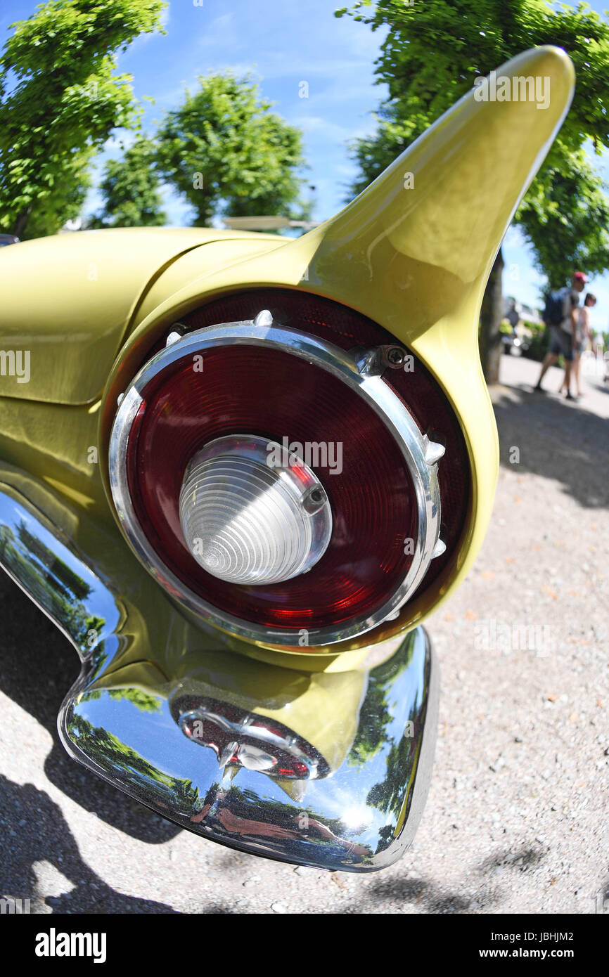 Karlsruhe, Germany. 11th June, 2017. A Ford Thunderbird from the year 1957 can be seen at the oldtimer show 'Tribute to Carl Benz' in front of the Palace in Karlsruhe, Germany, 11 June 2017. According to the organizers more than 400 vehicles, worth more than 20 million euros will be on display. Photo: Uli Deck/dpa/Alamy Live News Stock Photo