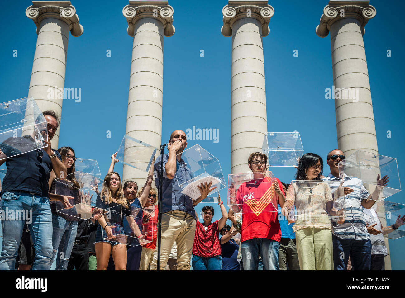 Barcelona, Spain. 11 June, 2017:  PEP GUARDIALOA, head coach of Manchester City, reads a manifest during a pro-independence concentration at Barcelona's Montjuic Fountains in support of the recently announced referendum over Catalonia's independence from Spain in form of a republic at October 1st Credit: Matthias Oesterle/Alamy Live News Stock Photo