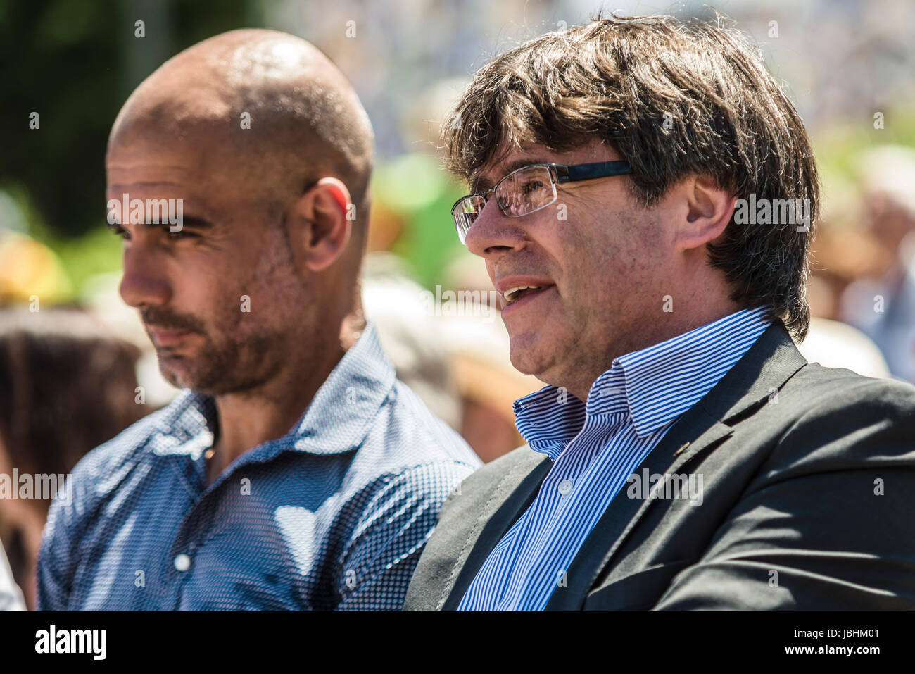 Barcelona, Spain. 11 June, 2017:  PEP GUARDIALOA, head coach of Manchester City, and CARLES PUIGDEMONT, President of the Catalan government, assist a pro-independence concentration at Barcelona's Montjuic Fountains in support of the recently announced referendum over Catalonia's independence from Spain in form of a republic at October 1st Credit: Matthias Oesterle/Alamy Live News Stock Photo