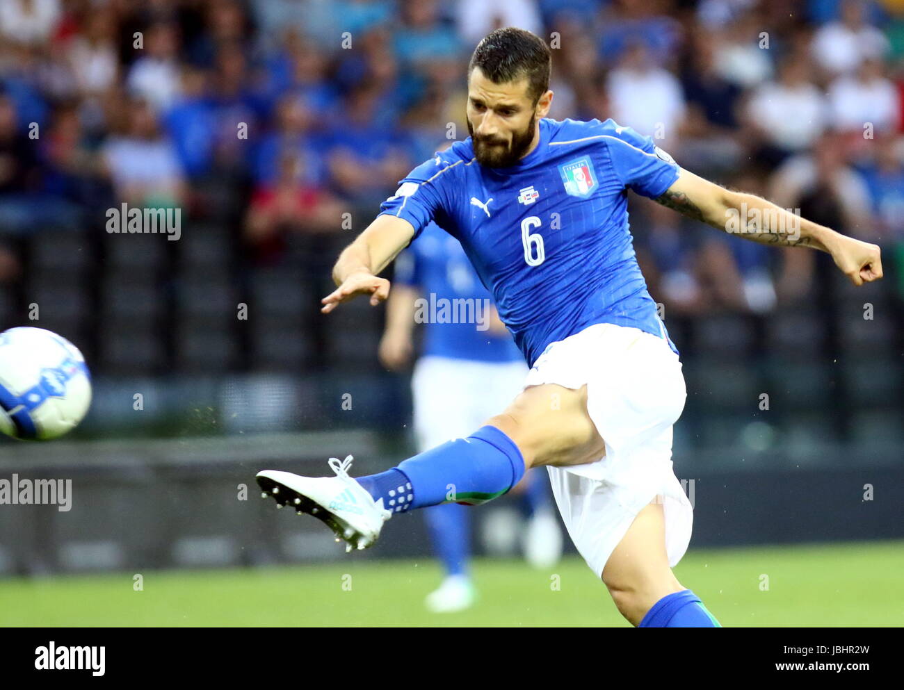 Udine, Friuli Venezia Giulia. 11th June, 2017. ITALY, Udine: Italy's midfielder Antonio Candreva kicks the ball during of the FIFA World Cup 2018 qualification football match between Italy and Liechtenstein at Dacia Arena Stadium on 11th June, 2017. Credit: Andrea Spinelli/Alamy Live News Stock Photo