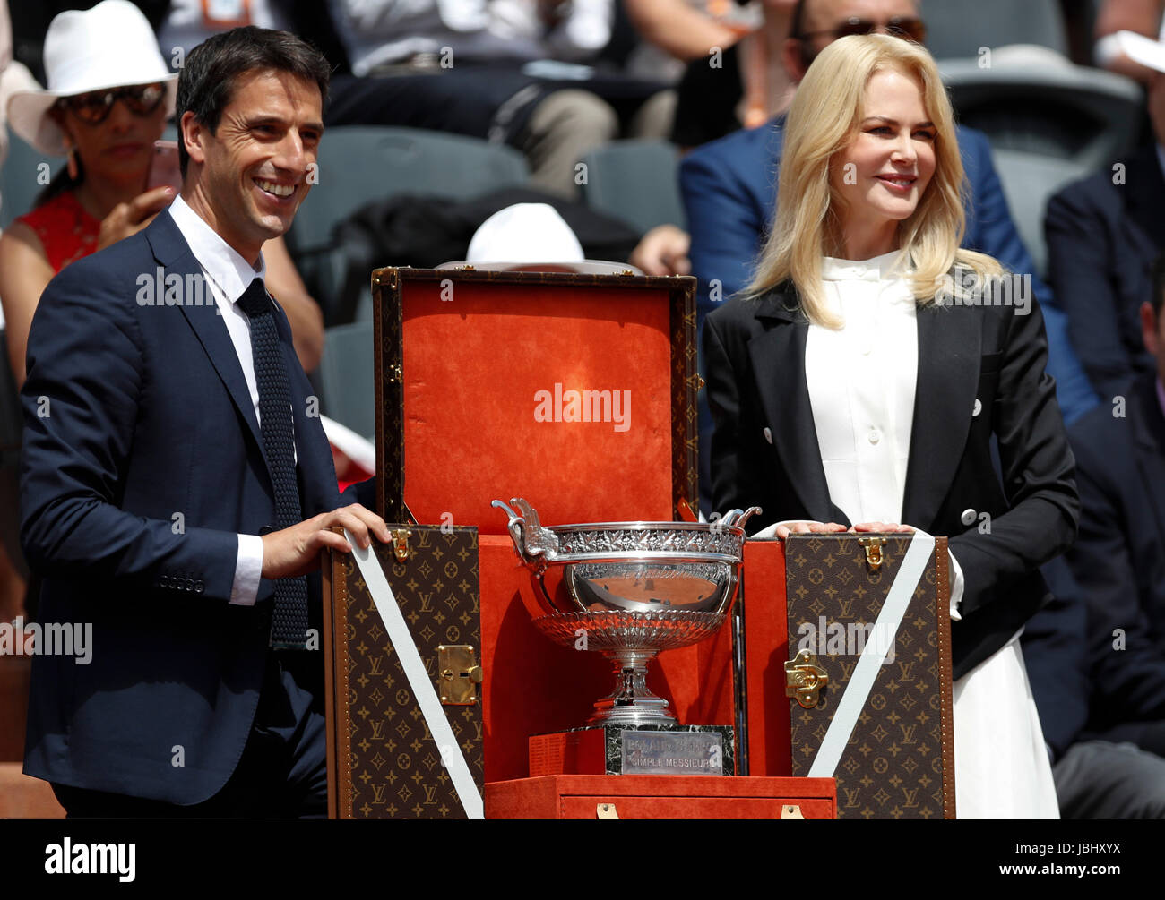 Nicole Kidman Presented the Musketeer's Cup and its Louis Vuitton Trophy  Case at Roland-Garros