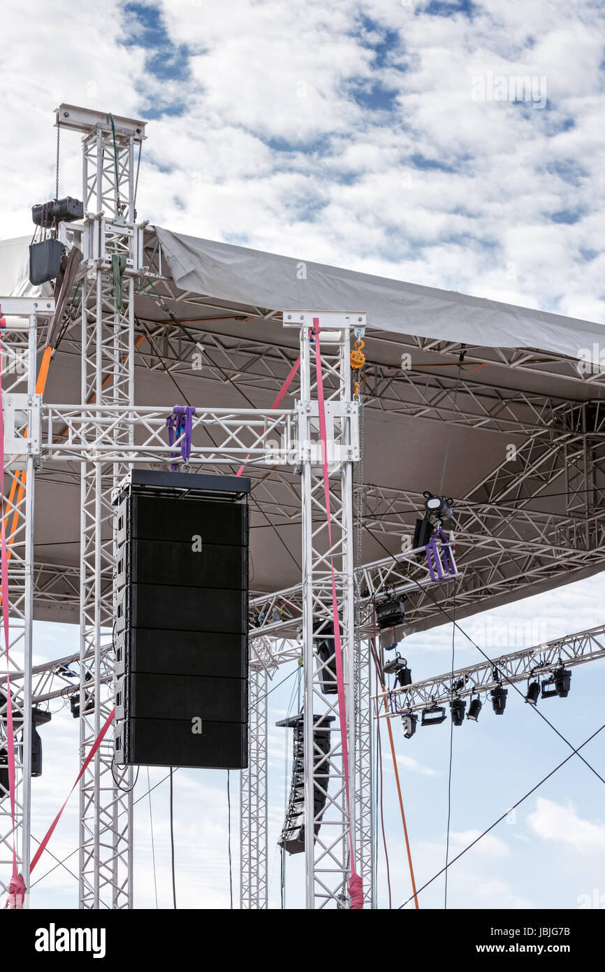 Roof mounted spotlights hires stock photography and images Alamy