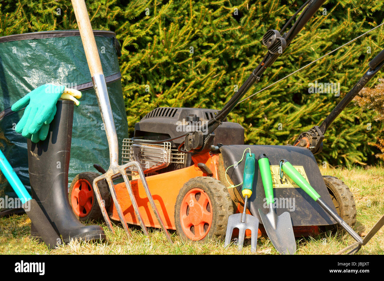 Motorized gardening tools hi-res stock photography and images - Alamy