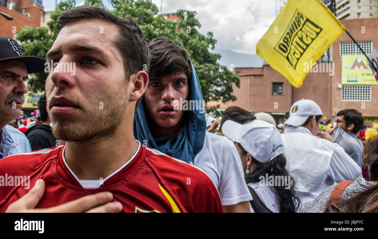 CARACAS, VENEZUELA - APRIL 6: Venezuelan opposition activists clashes wiht Police in Caracas on April 6, 2017. The center-right opposition vowed fresh Stock Photo