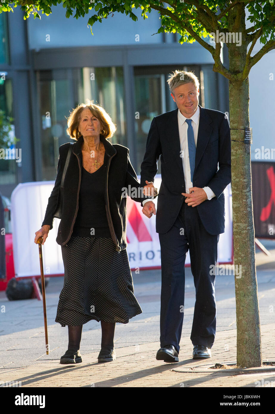 Conservative candidate, Zac Goldsmith, arrives at Twickenham stadium with his mother, Lady Annabel Goldsmith, to hear the result for Richmond central Stock Photo