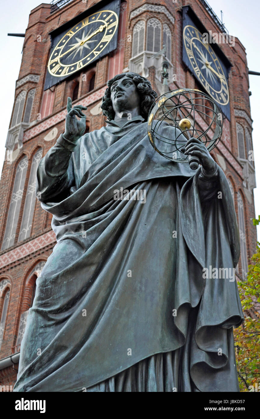 Monument to Nicolaus Copernicus in Torun, Poland Stock Photo Alamy