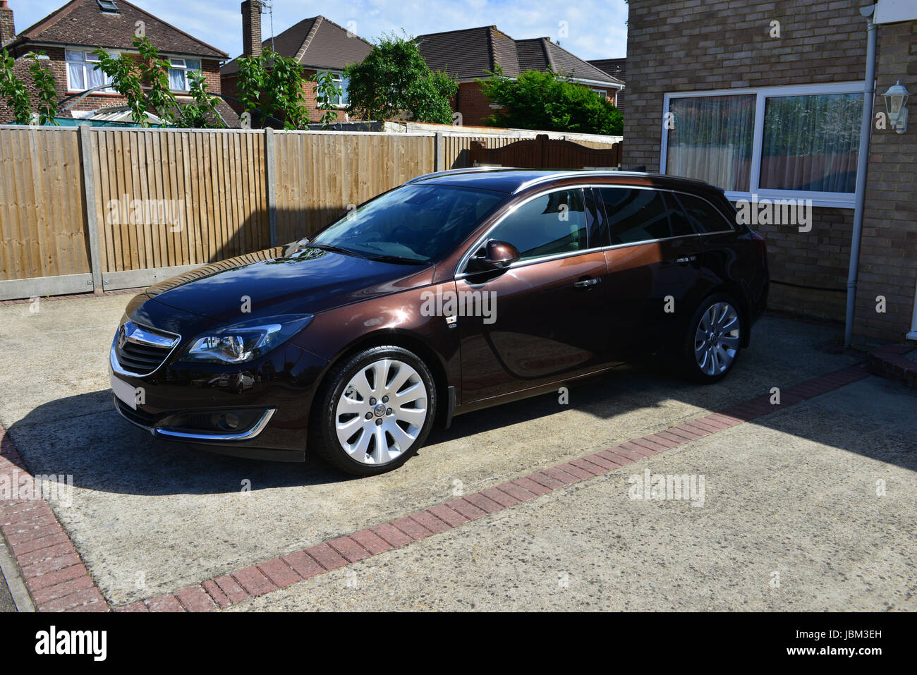 An estate car in a drive in the UK Stock Photo - Alamy