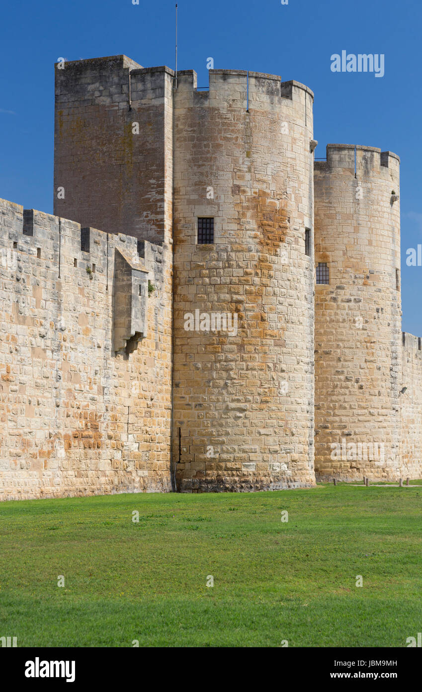 Porte des Moulins, one of the old medieval town gateways of Aigues Mortes, Gard, France Stock Photo