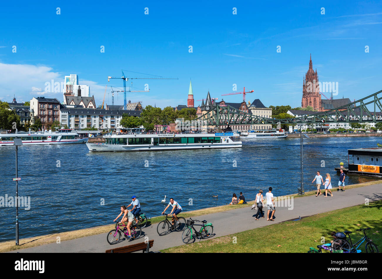 View towards Frankfurt Cathedral (Frankfurter Dom) and the Altstadt from the banks of the River Main, Frankfurt, Hesse, Germany Stock Photo