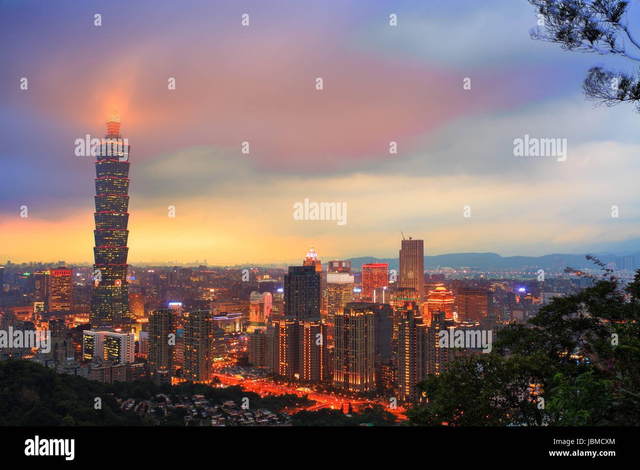 sunset office building Stock Photo - Alamy