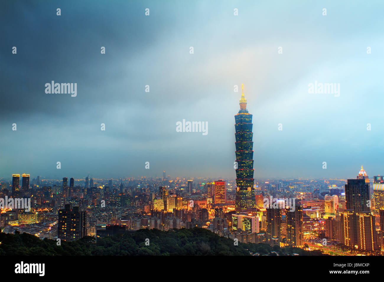 sunset office building Stock Photo - Alamy