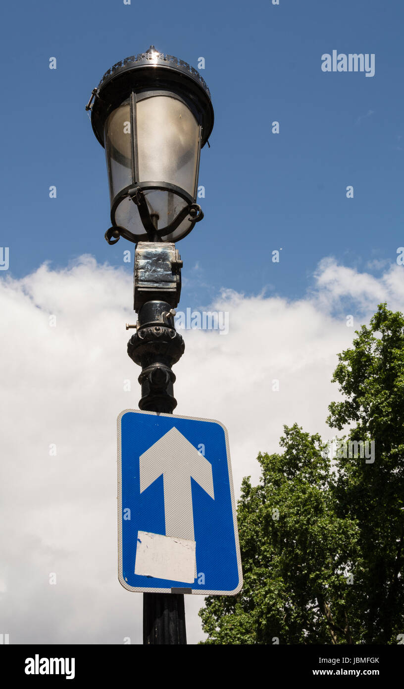 One way road sign uk straight hi-res stock photography and images - Alamy