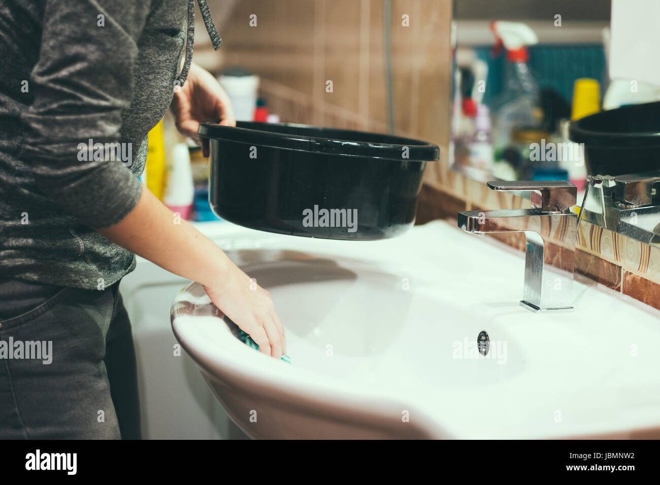 Cleaning house woman hi-res stock photography and images - Alamy
