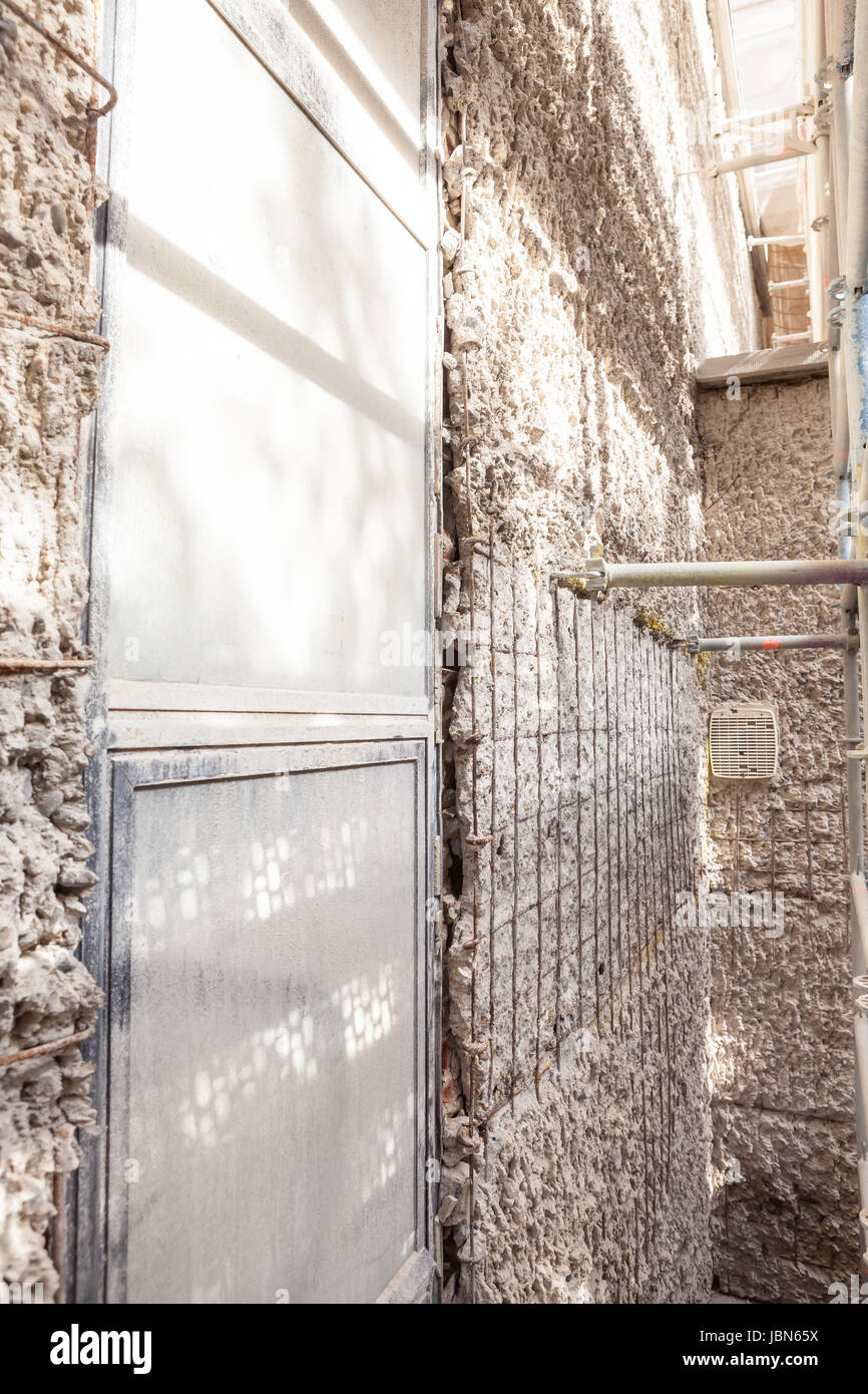 An rough concrete wall with rusted