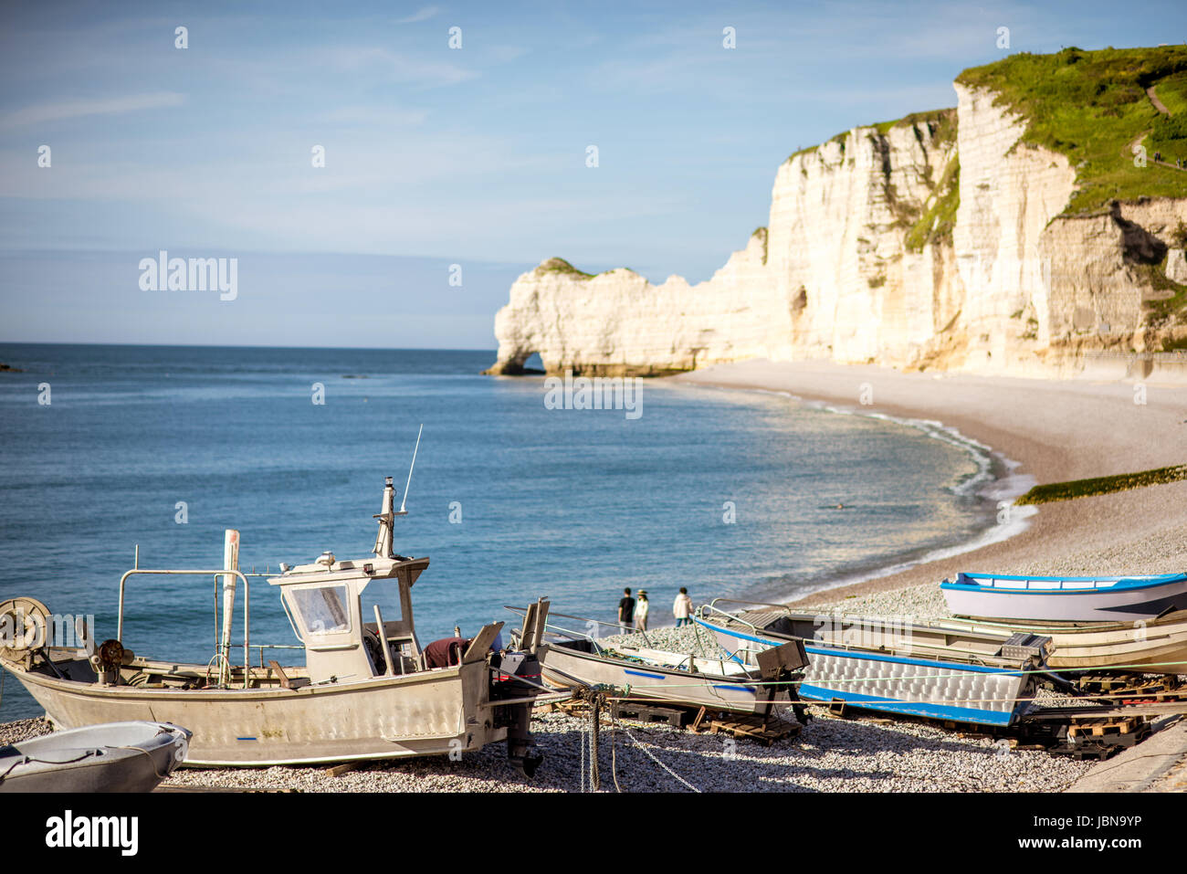 Boats on beach etretat normandy hi-res stock photography and images - Alamy