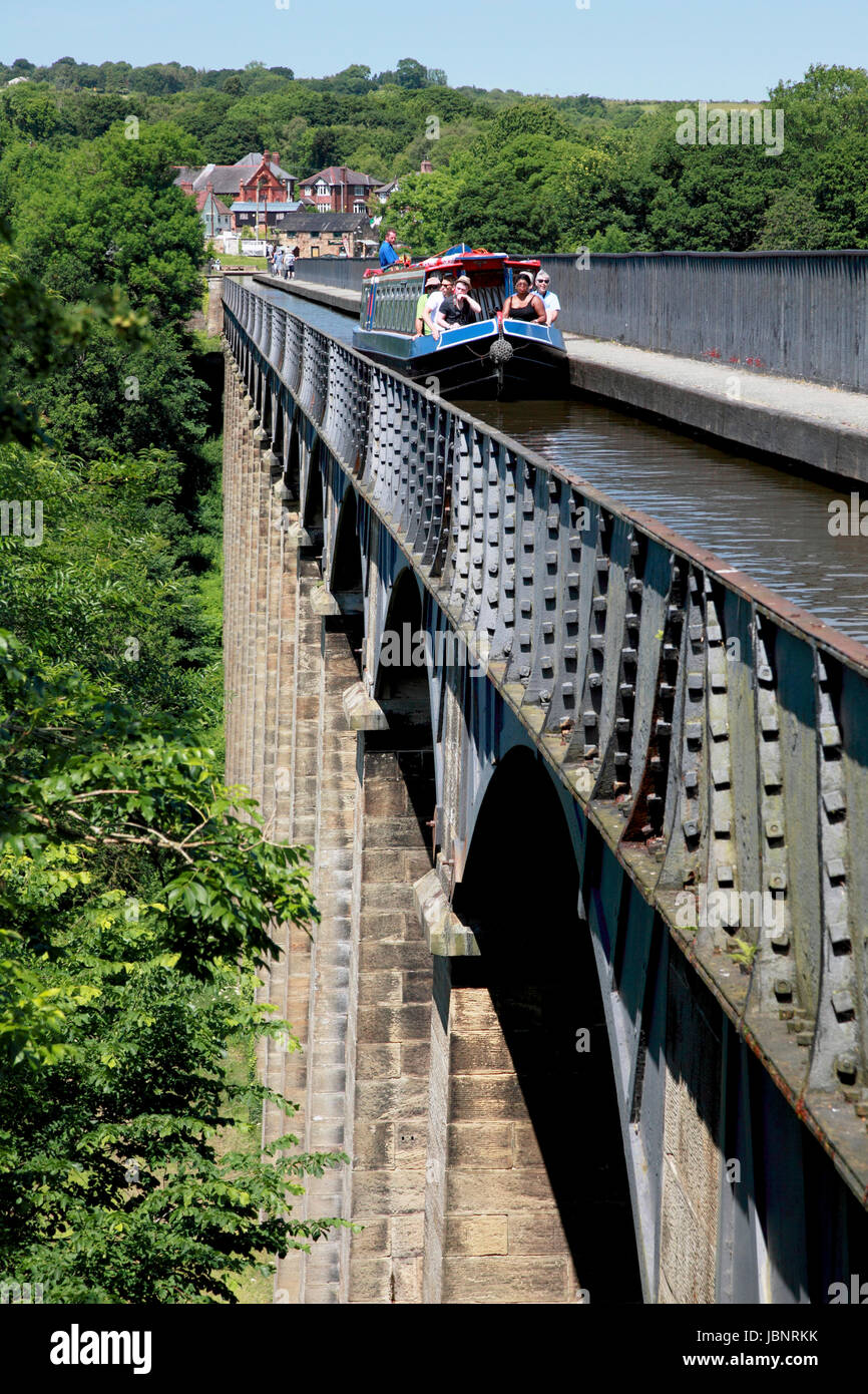 Pontcysyllte Aqueduct which carries the Llangollen Canal over the river Dee in north Wales seen from Froncysyllte Stock Photo
