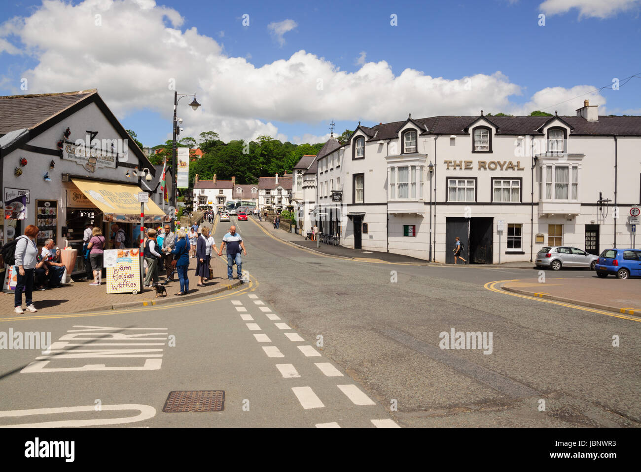 Castle street in Llangollen with the Royal Hotel and bridge over the River Dee Stock Photo
