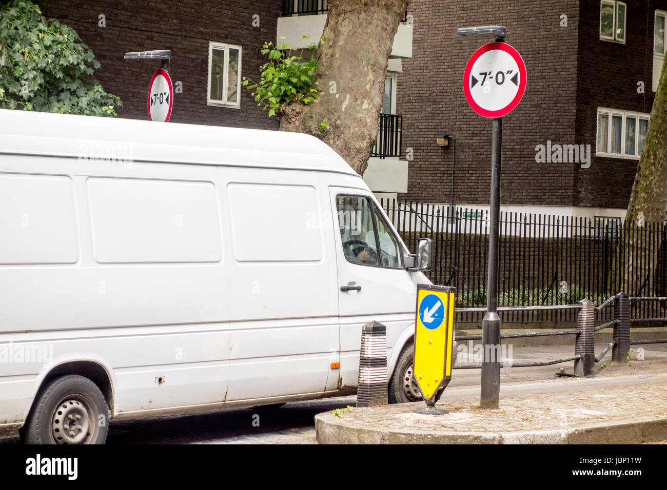 Van driving through 7’ / 7 feet wide traffic width restriction measure, Regent Square, Bloomsbury, London, UK Stock Photo