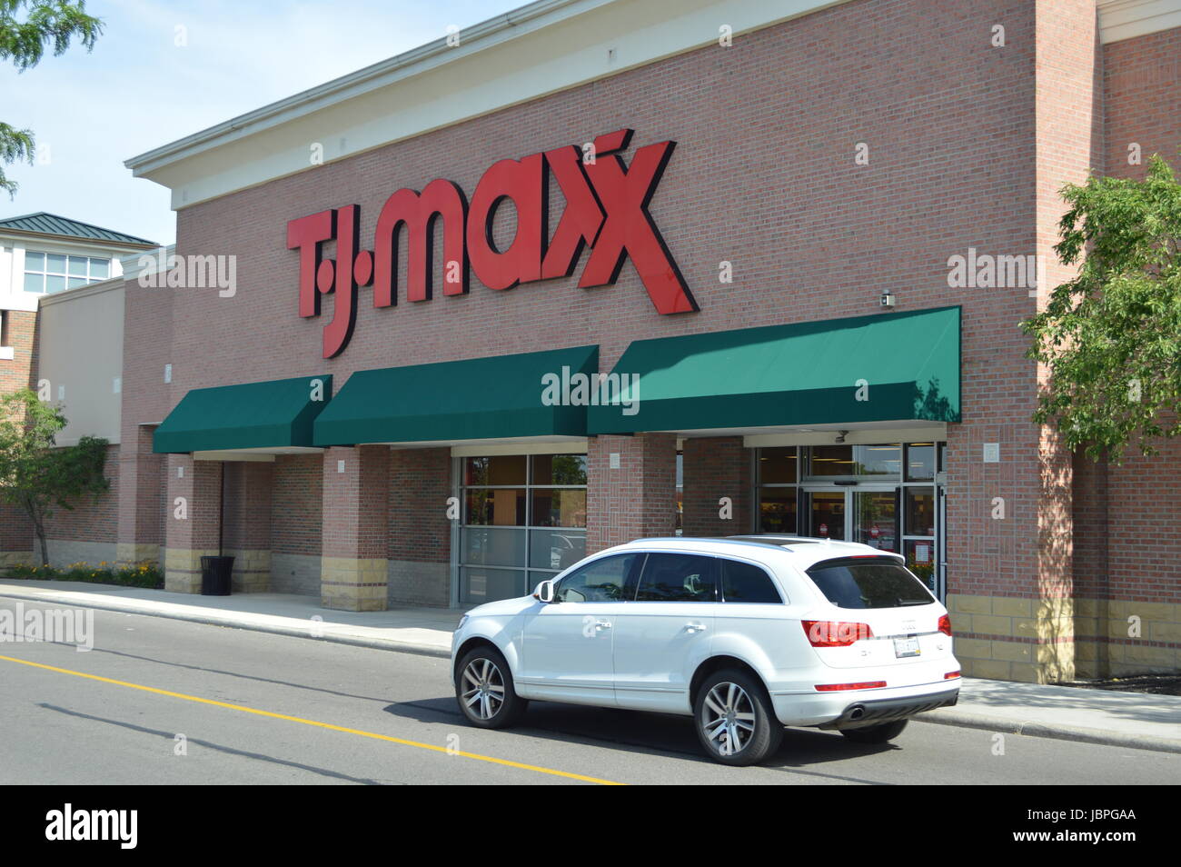 Tjmaxx store hires stock photography and images Alamy