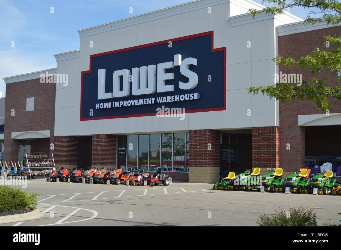 Lowes store front hi res stock photography and images Alamy Lowes store front hi res stock photography and images Alamy