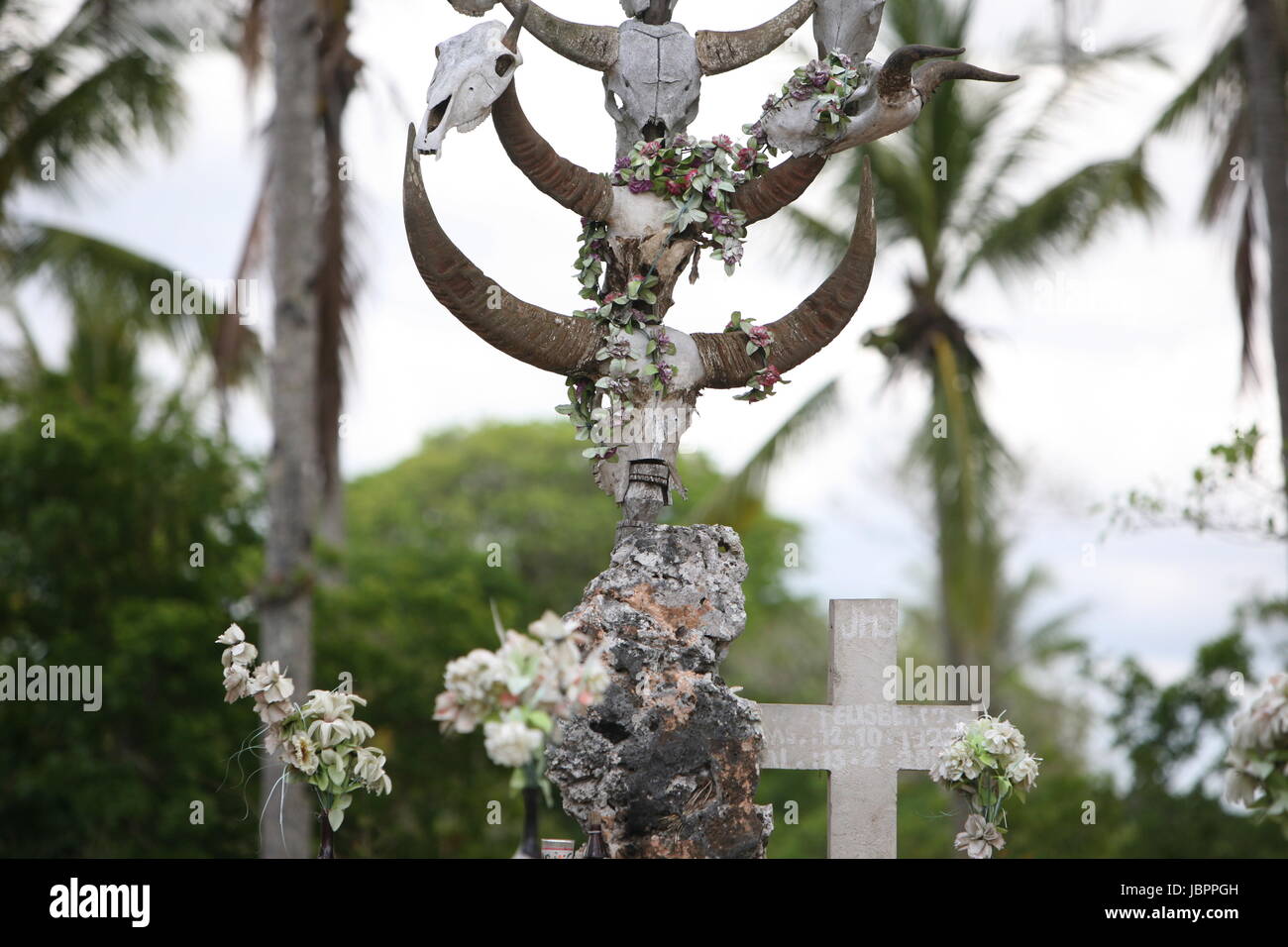 Ein traditioneller Friefhof bei Roca im osten von Ost Timor auf der in zwei getrennten Insel Timor in Asien. Stock Photo