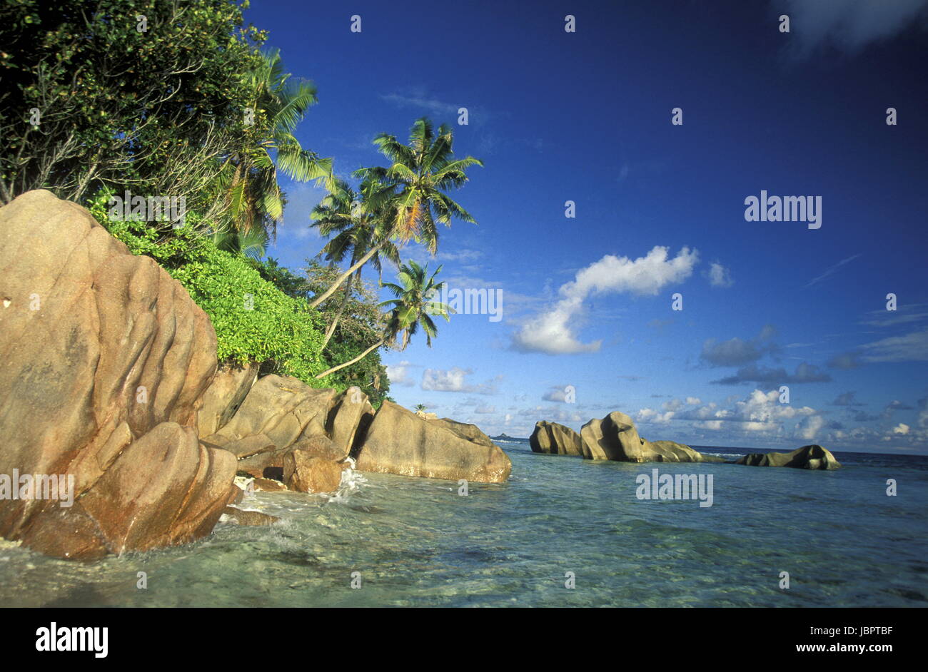 Ein Traumstrand auf der Insel La Digue der Inselgruppe Seychellen im Indischen Ozean in Afrika 